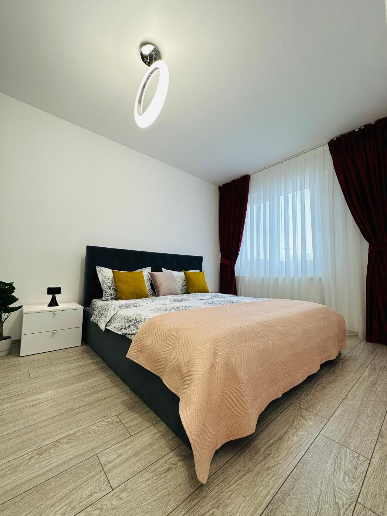 Palas Retreat - Q Residence Jászvásár Kültér fotó